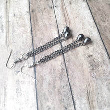 Lade das Bild in den Galerie-Viewer, Black Teardrop Earrings