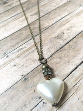 Cargar imagen en el visor de la galería, Heart pendant necklace