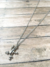 Cargar imagen en el visor de la galería, Tiana Princess and the Frog inspired necklace