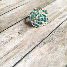 Cargar imagen en el visor de la galería, Silver Rose and Turquoise Rhinestones Ring