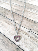 Cargar imagen en el visor de la galería, Small pink rhinestone heart necklace