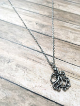 Carica l'immagine nel visualizzatore di Gallery, Ursula inspired necklace