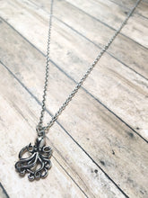 Carica l'immagine nel visualizzatore di Gallery, Ursula inspired necklace