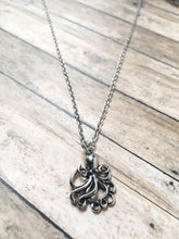 Carica l'immagine nel visualizzatore di Gallery, Ursula inspired necklace