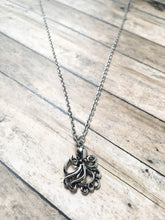 Carica l'immagine nel visualizzatore di Gallery, Ursula inspired necklace