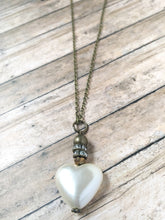 Cargar imagen en el visor de la galería, Heart pendant necklace
