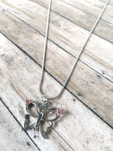 Cargar imagen en el visor de la galería, Butterfly with pink rhinestones necklace