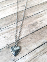 Lade das Bild in den Galerie-Viewer, Heartbeat necklace