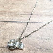 Charger l'image dans la galerie, Books and tea necklace