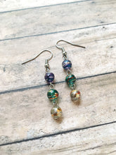 Charger l'image dans la galerie, Mardi Gras Inspired dangle earrings