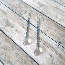 Cargar imagen en el visor de la galería, Long Clear Teardrop Earrings