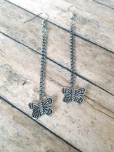 Carica l'immagine nel visualizzatore di Gallery, Long Butterfly Earrings