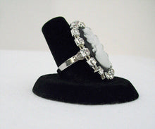 Carica l'immagine nel visualizzatore di Gallery, Cameo with Rhinestone Border Ring