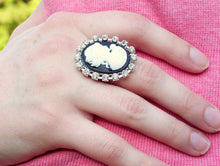 Carica l'immagine nel visualizzatore di Gallery, Cameo with Rhinestone Border Ring