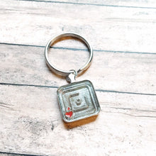 Cargar imagen en el visor de la galería, Maze of Hearts Keychain
