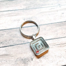 Cargar imagen en el visor de la galería, Maze of Hearts Keychain
