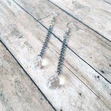 Cargar imagen en el visor de la galería, Long Clear Teardrop Earrings