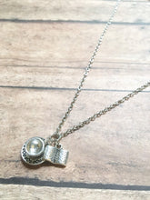 Charger l'image dans la galerie, Books and tea necklace