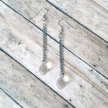 Cargar imagen en el visor de la galería, Long Clear Teardrop Earrings
