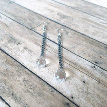 Cargar imagen en el visor de la galería, Long Clear Teardrop Earrings