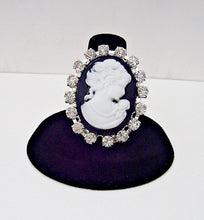 Carica l'immagine nel visualizzatore di Gallery, Cameo with Rhinestone Border Ring