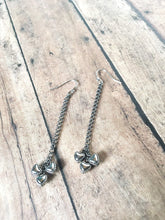 Cargar imagen en el visor de la galería, Heart Cluster Earrings | Once Upon a Time in Wonderland Inspired