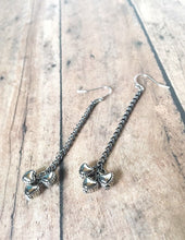 Cargar imagen en el visor de la galería, Heart Cluster Earrings | Once Upon a Time in Wonderland Inspired